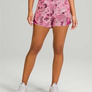 Lululemon SeaWheeze Hotty Hot High-Rise Lined Short 4"